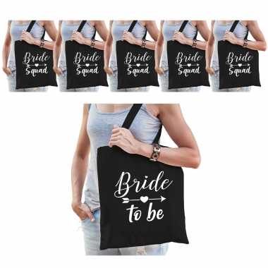 Vrijgezellenfeest dames tasjes/ goodiebag pakket: 1x bride to be zwart+ 5x bride squad zwart- feestje!