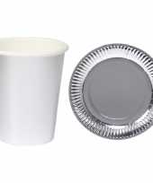 Set van 8x bekertjes bordjes metallic zilver feest thema wegwerp party benodigdheden feestje
