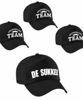 Vrijgezellenfeest heren petjes pakket 1x de sukkel zwart 5x vrijgezellen team zwart feestje